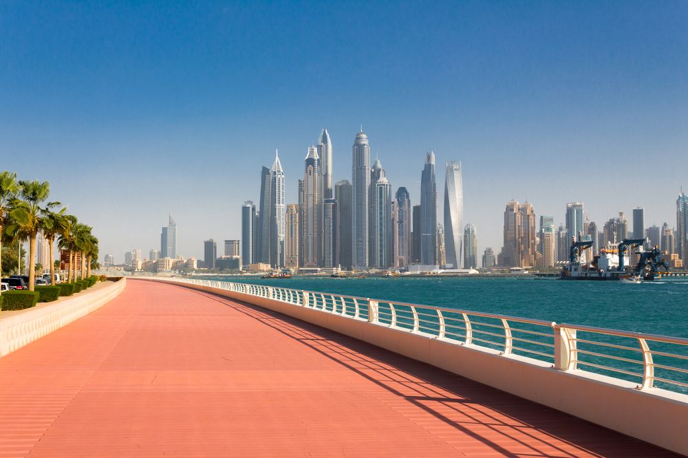 Набережная на острове Пальмы в ОАЭ