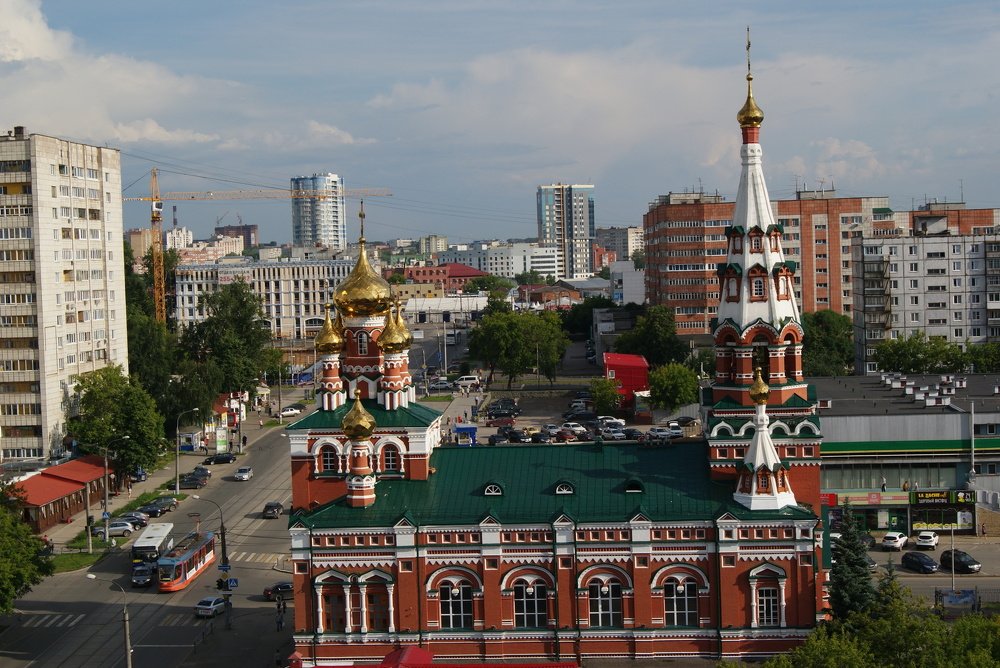 Россия. г. Пермь ул. Борчанинова. У Церкви.