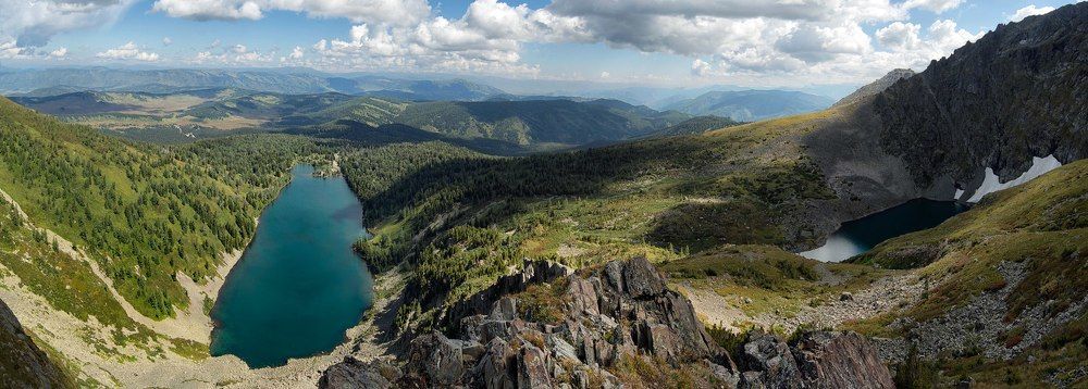 Панорама среднего и нижнего озер на горе Красной