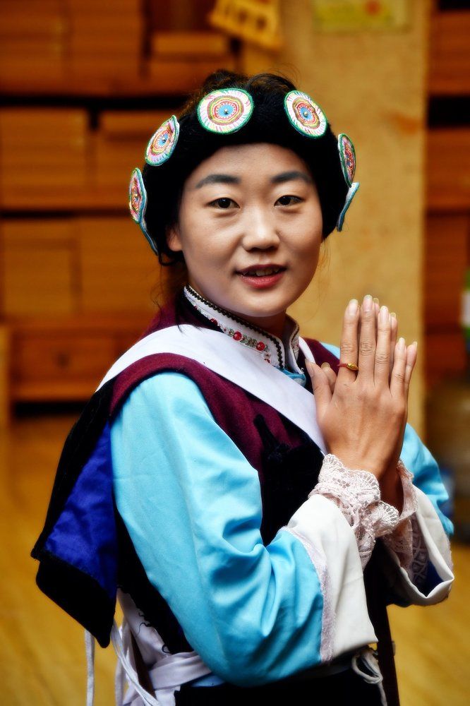 Девушка народности наши