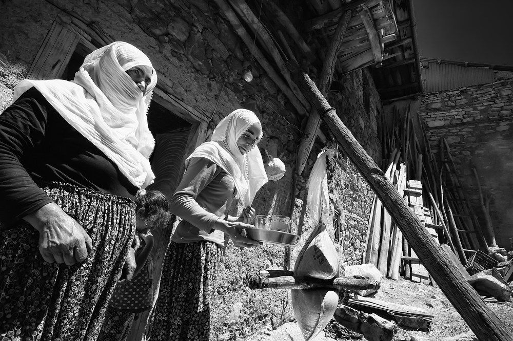 Угощение гостей...