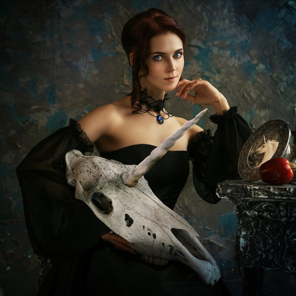 Девушка с единорогом