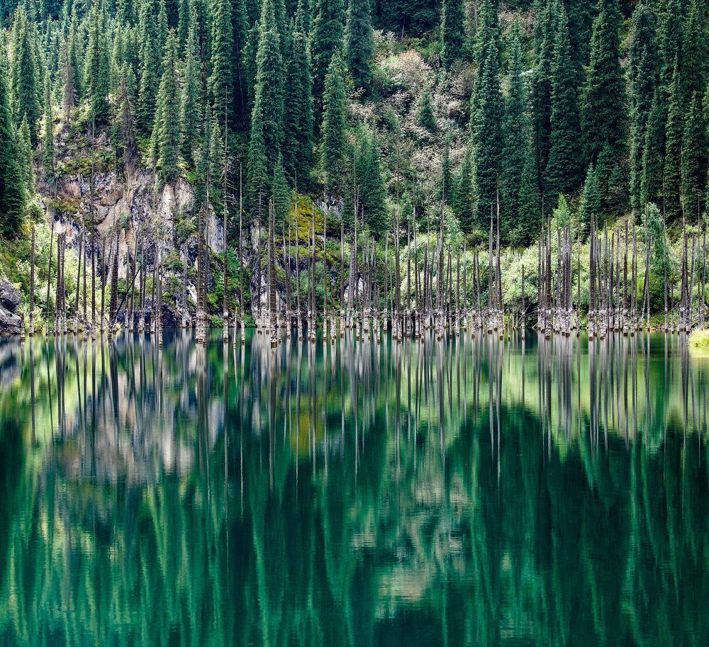 Горное озеро Каинды.Казахстан.