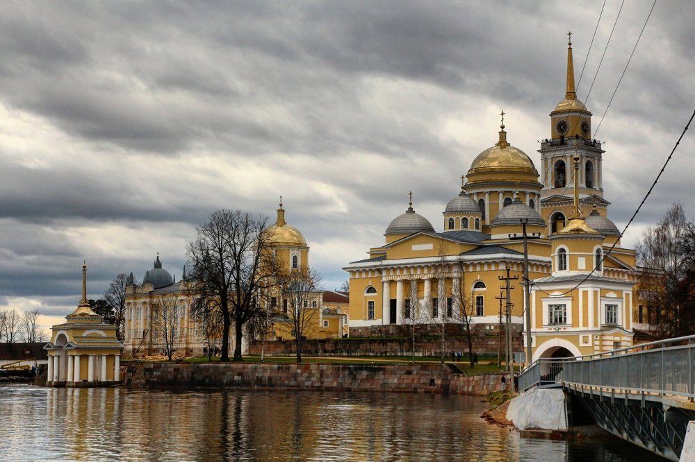 Нилова Пустынь на озере Селигер