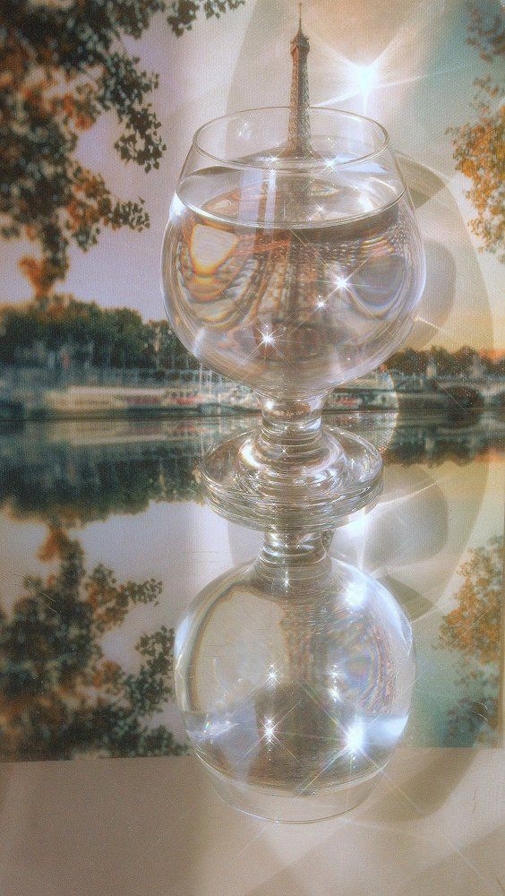 Символ в бокале