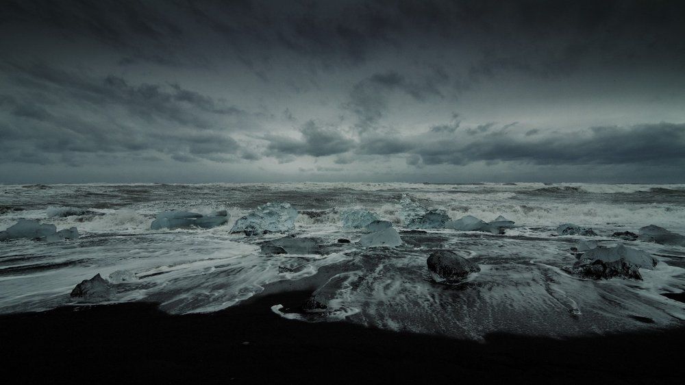 N64.040080°, W16.182169°