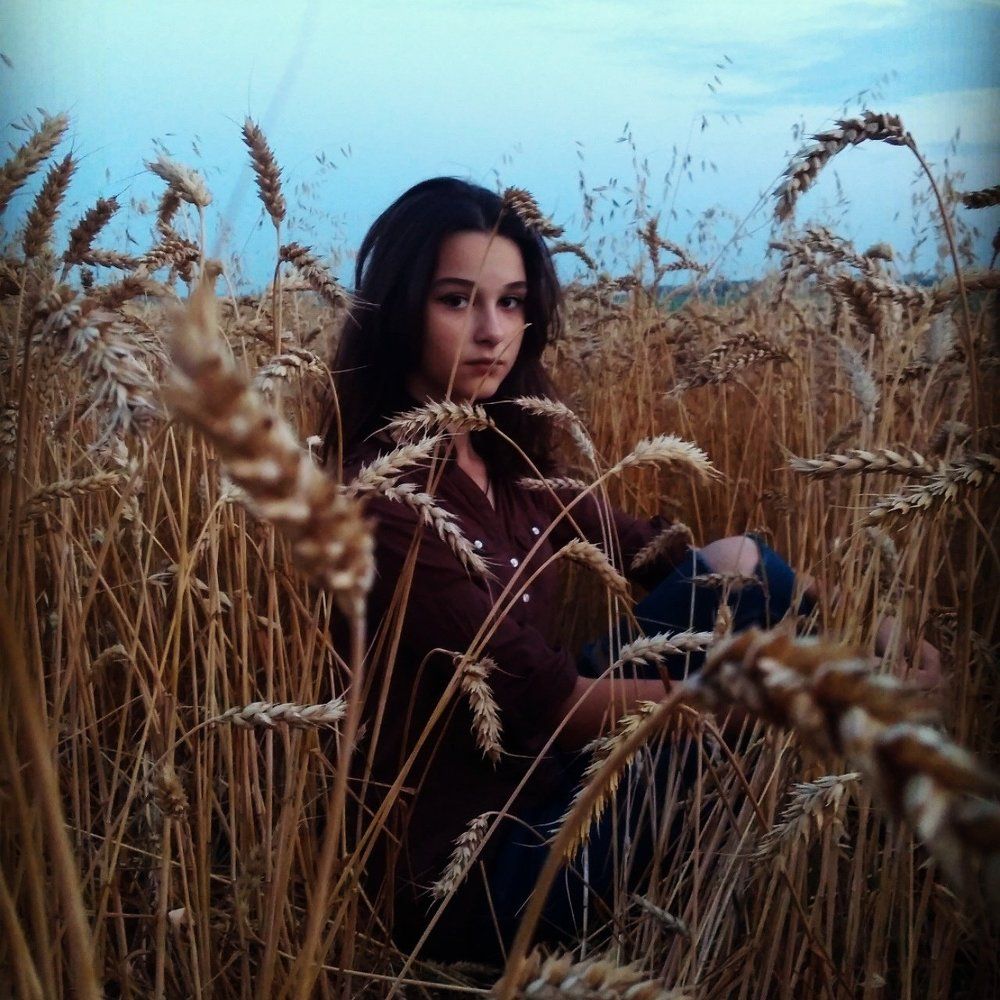 На поле