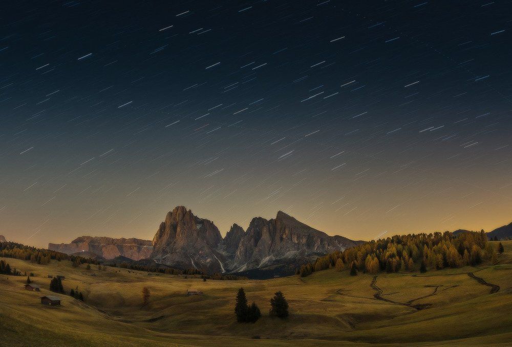 Star tracks over Alpe di Siusi
