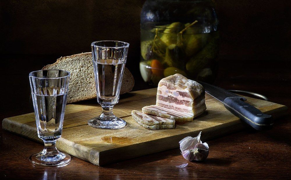 С салом и солеными огурцами