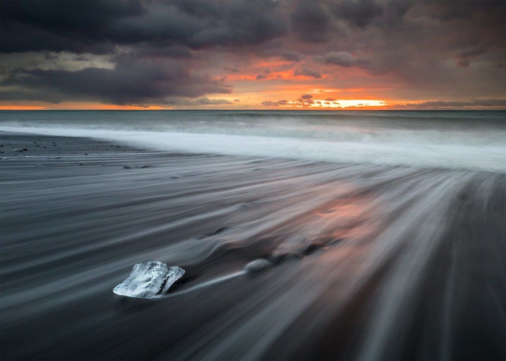 Simple lines. Diamond beach. Iceland.