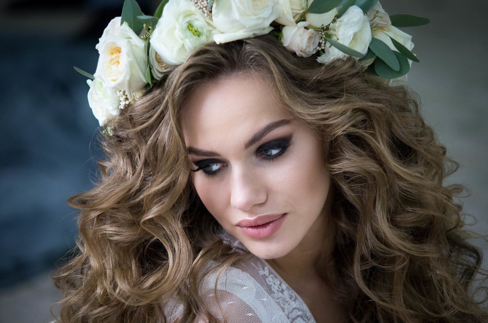 кудрявая красавица