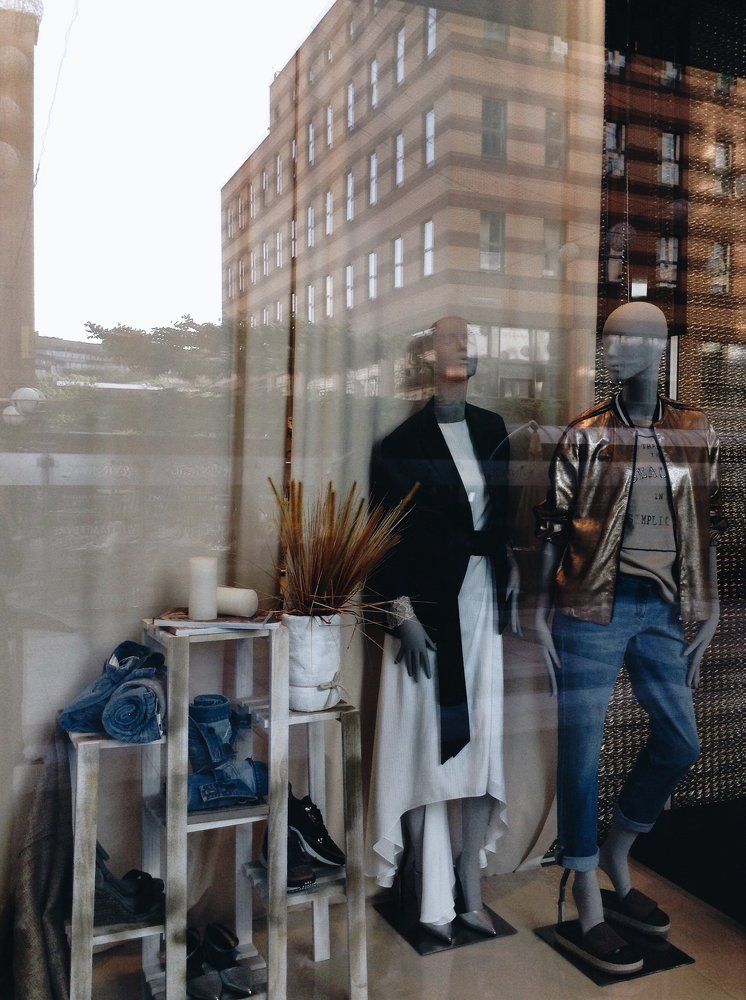 Манекены - неотъемлемая атрибутика мегаполиса.