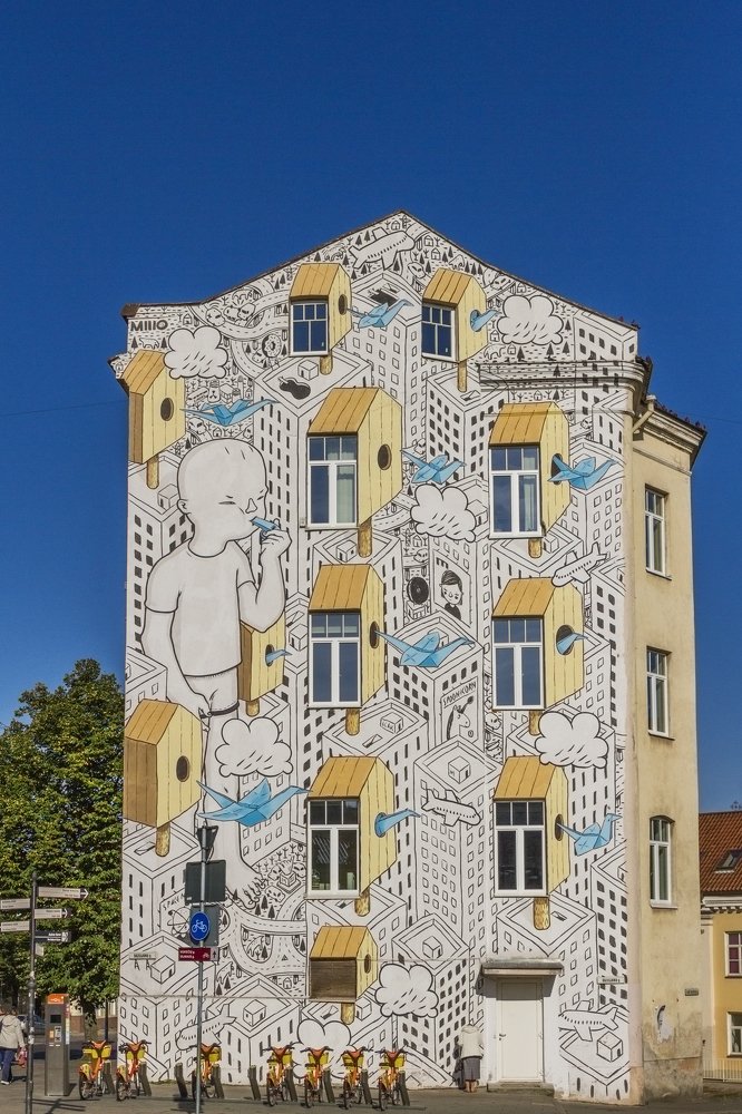 Мальчик и домики