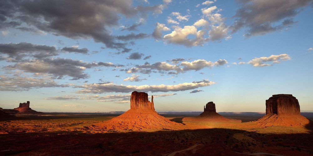 Закат в Долине монументов.