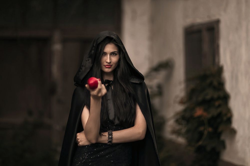 Искусительница