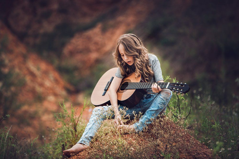 девочка с гитарой