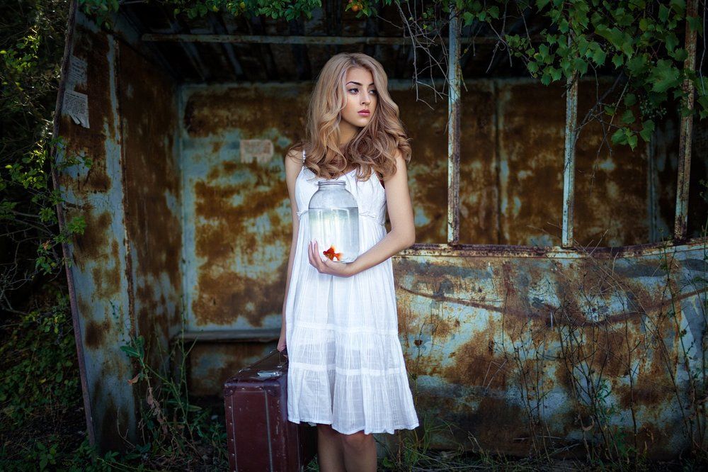 The girl and the gold fish