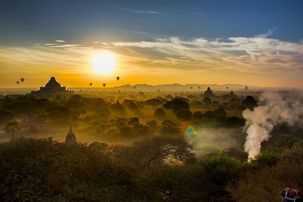 Sunrise at Bagan