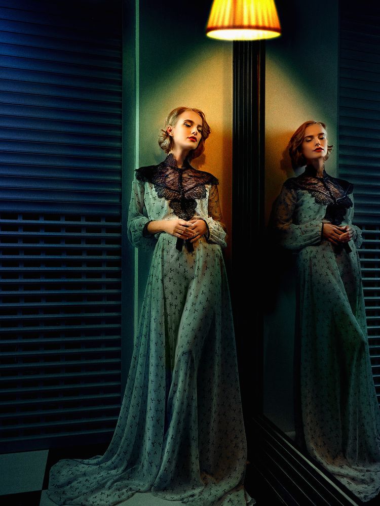 Блеск потускнел… Огонь погас…  Обидно… Но не в первый раз…  В душе внезапно стало пусто…  Всё просто! Так уходят чувства…