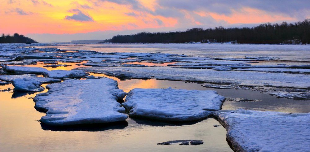 Весенний рассвет над Волгой