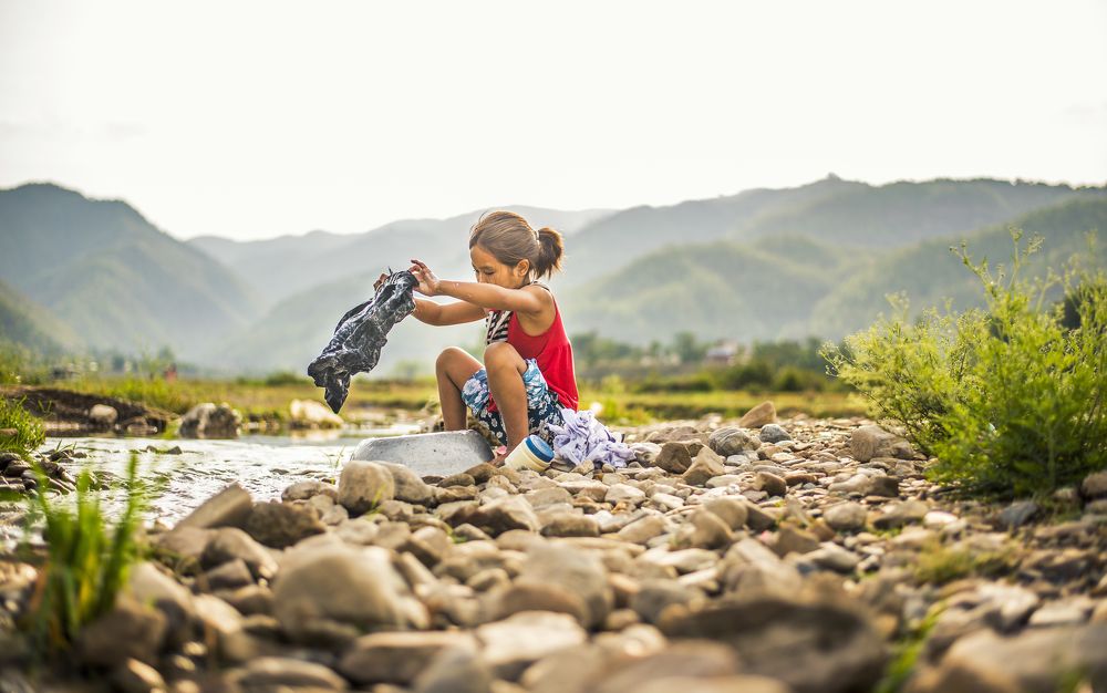 washing  her clothes