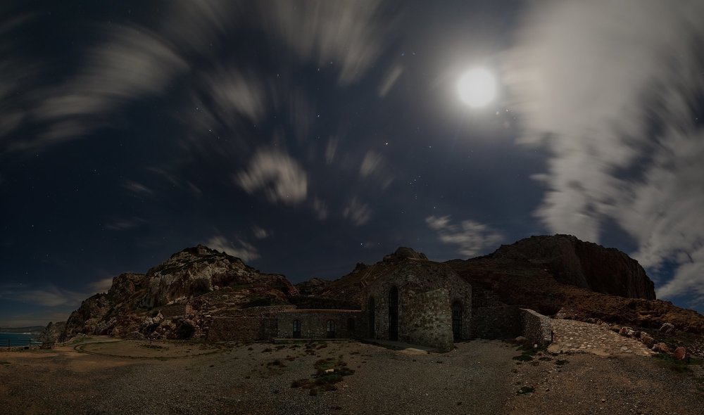 Ruins under the moonlight