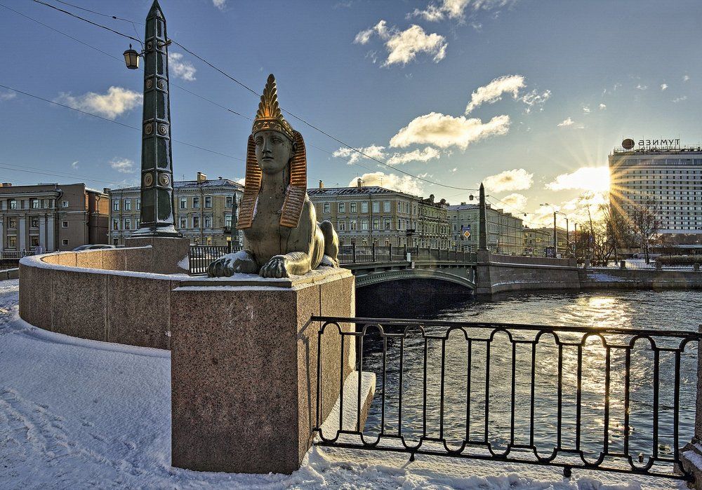 Сфинкс у Египетского моста