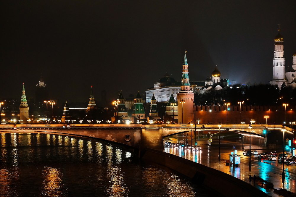 Москва. Ночь.