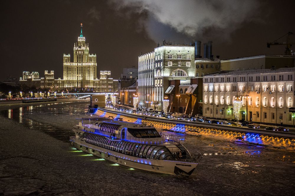 Москва вечерняя.