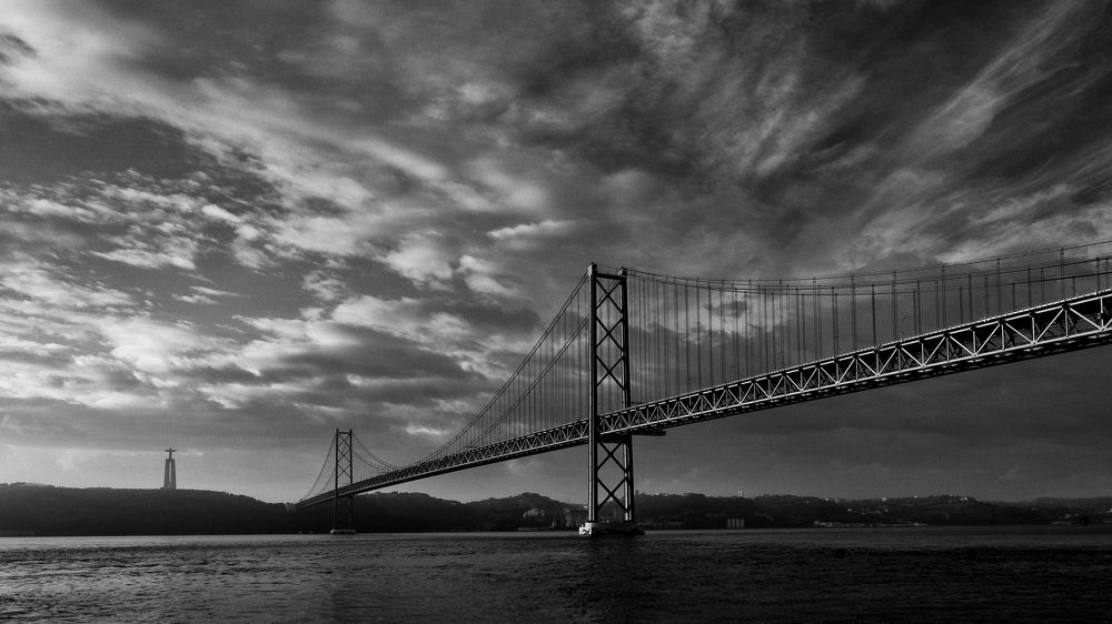 Мост 25 Апреля