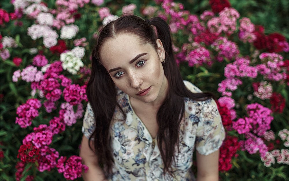 Девушка в цветах