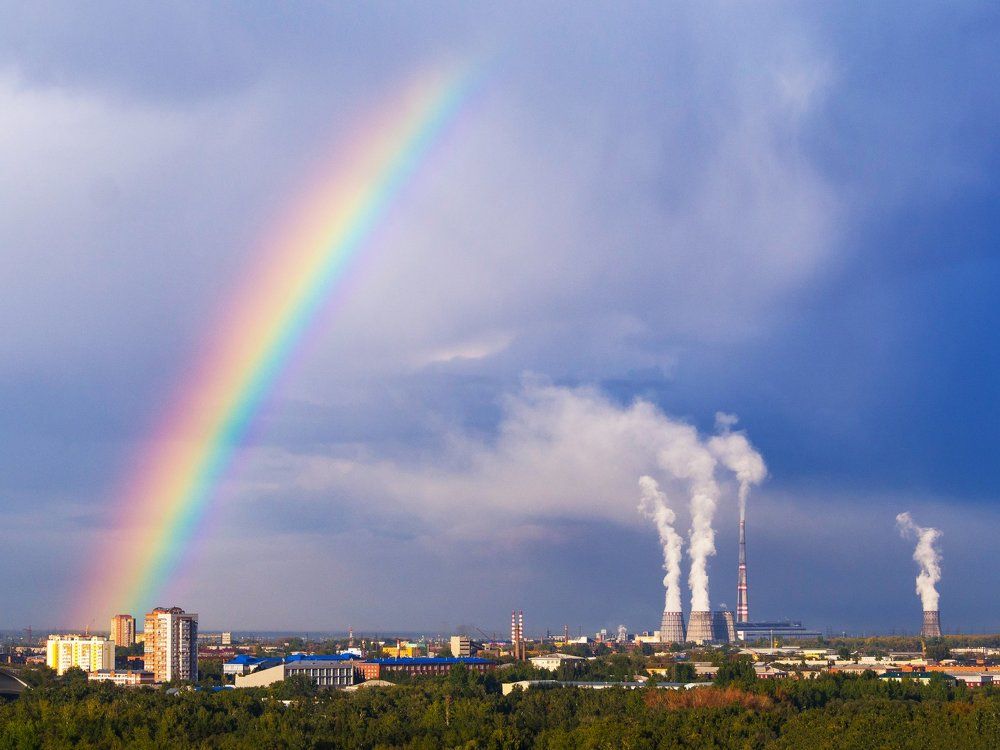 Чтобы увидеть радугу, нужно сначала пережить дождь.