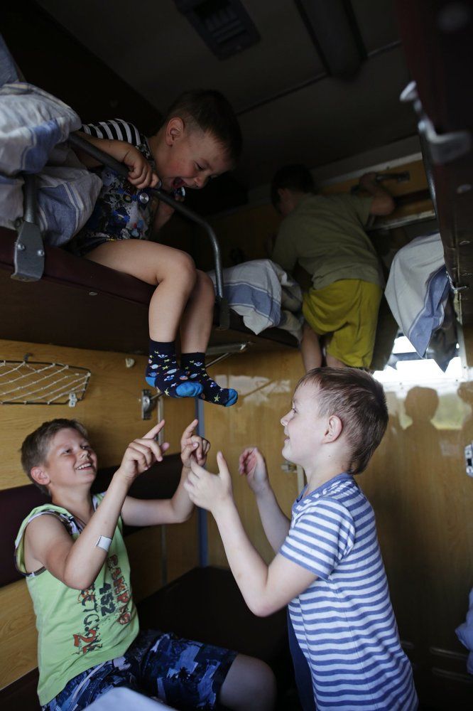 Поезд - жизнь в миниатюре