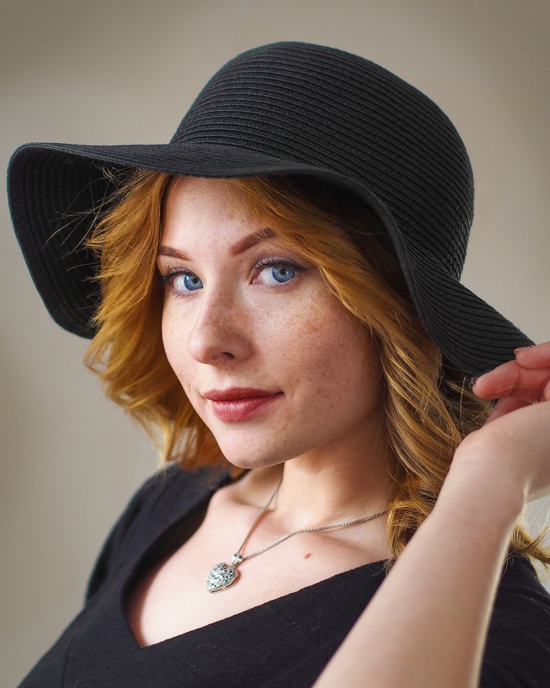 Рыжуля в шляпе