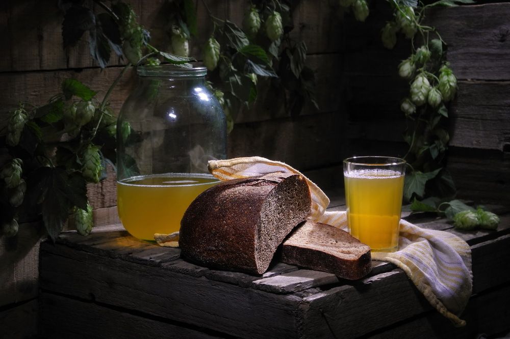 Хлебный квас да с хмелем.