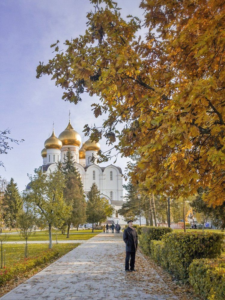 Город