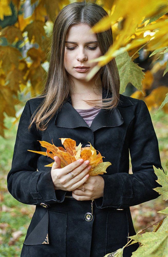 Девушка и осень