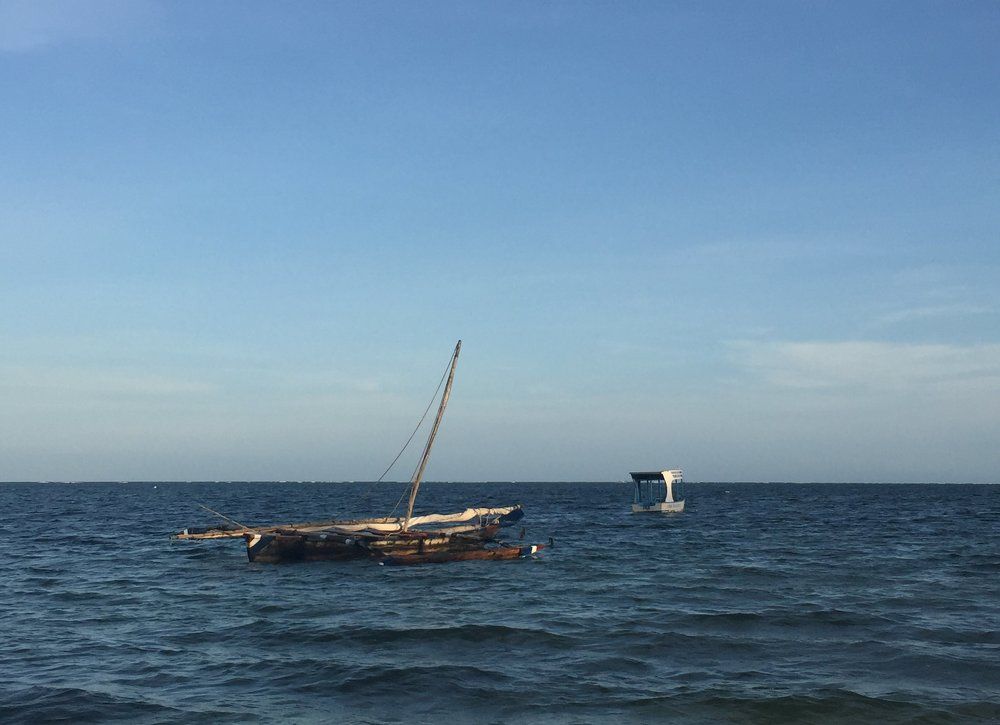 А за океаном далекие страны. Побережье Кении.