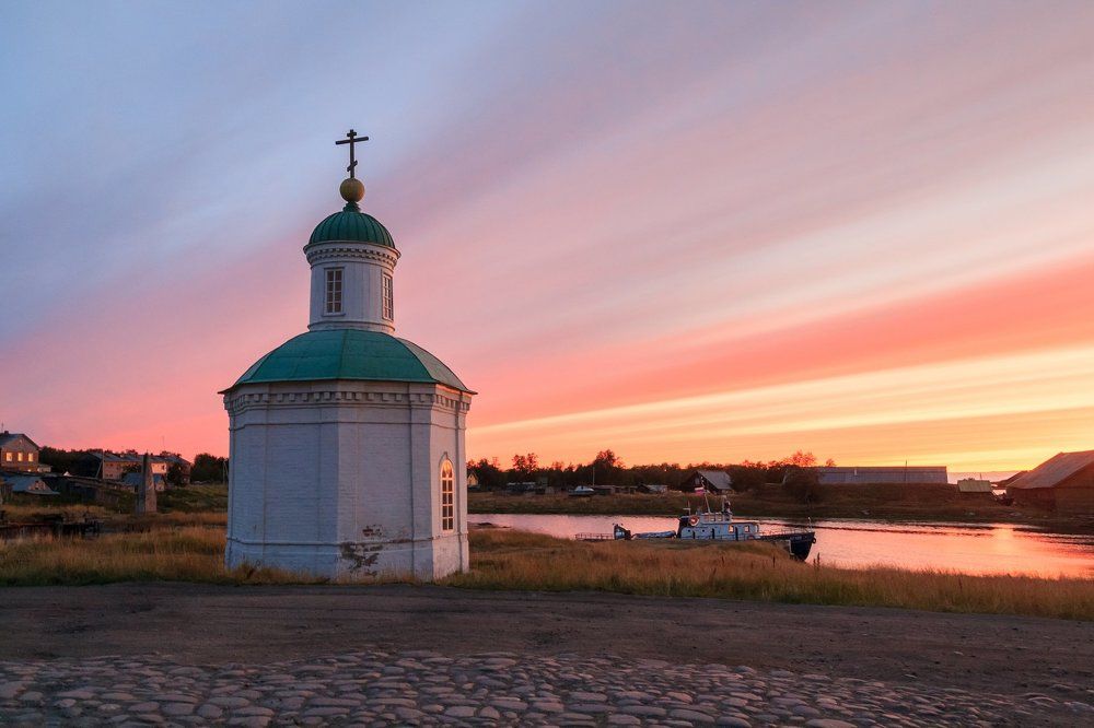 Часовня на закате | Chapel at sunset
