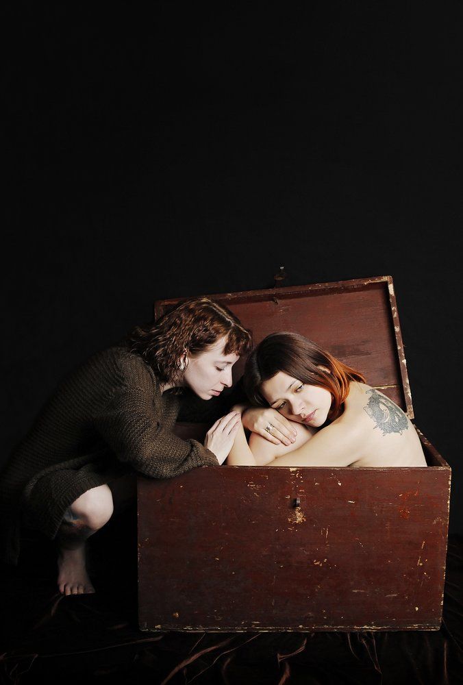 "Спрятать страхи..."