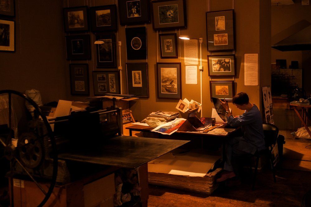 Портрет художника в интерьере