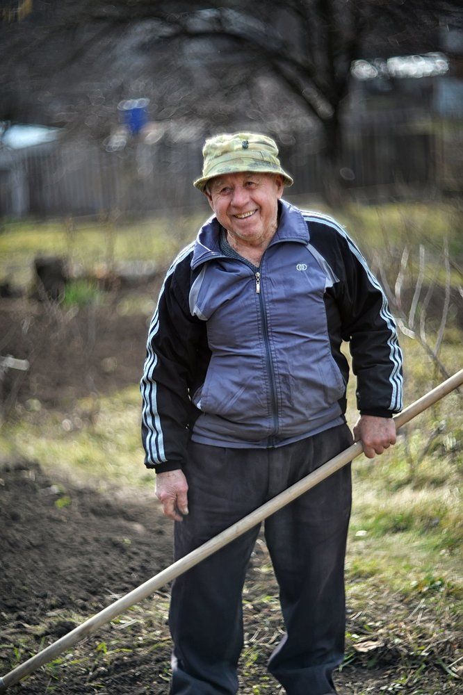 Дачник дедушка Вова