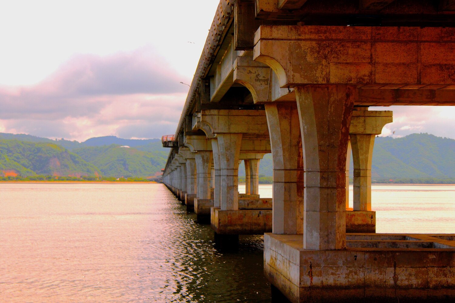 PUENTE EN BAHÍA