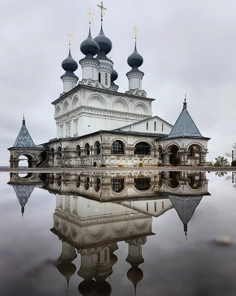Отражение, Свято-воскресенский монастырь.