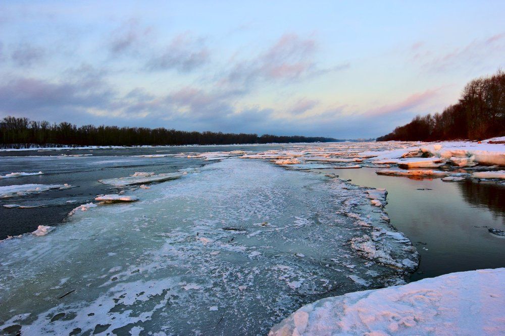 Весенний рассвет над Волгой