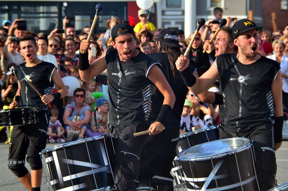 Шоу горячих испанцев