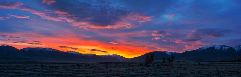 Небесный пожар над Курайской степью