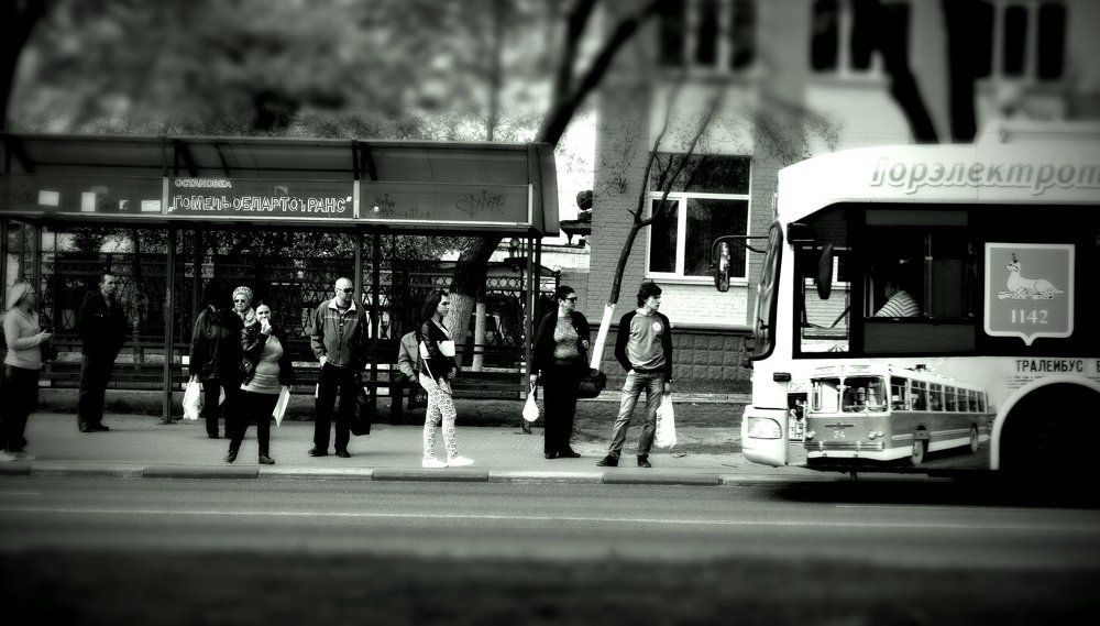 в ожидании транспорта