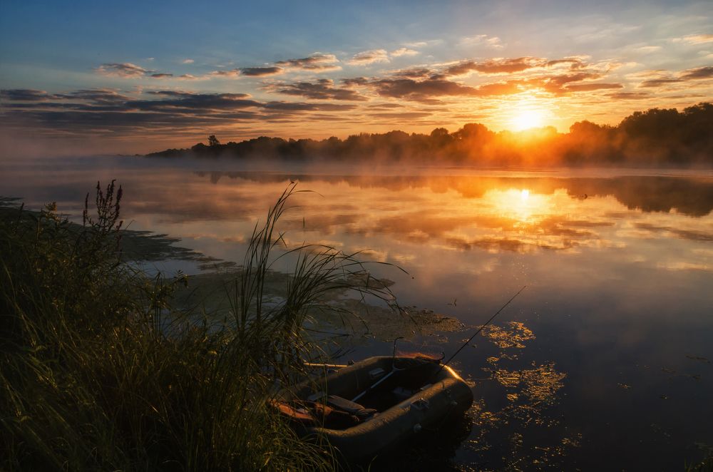 Прекрасен тихий час рассветный.