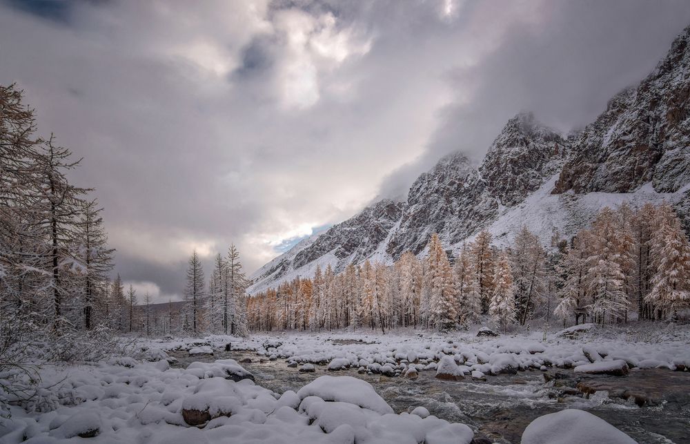 Первый снег в долине Актру...